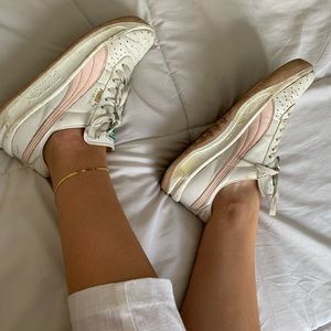 Vintage girly puma tennis shoe